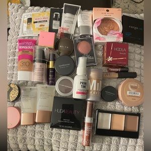 Assorted makeup lot.  Full deluxe and sample size.All new.